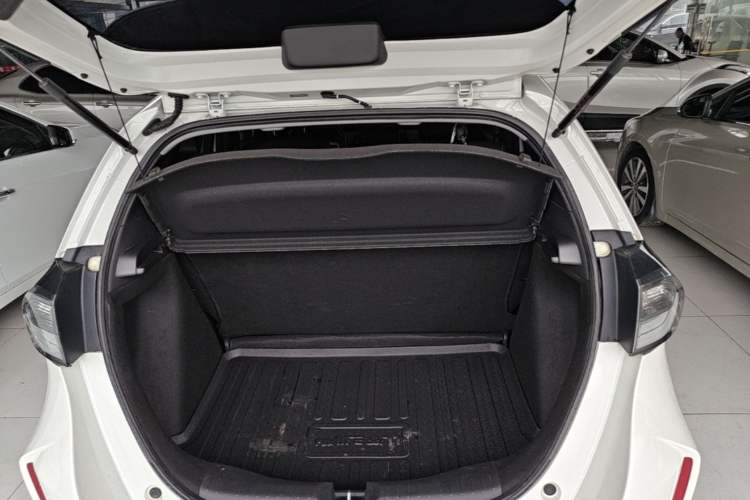 Used Honda LIFE 2021 1.5L CVT SPO-SS Dynamic Edition Trunk
