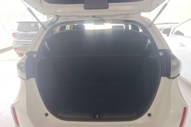Used Honda LIFE 2021 1.5L CVT SPORT Heartbeat Edition Trunk