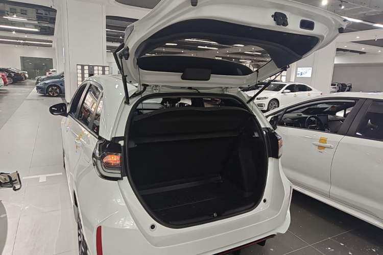 Used Honda LIFE 2021 1.5L CVT SPORT Heartbeat Edition Trunk