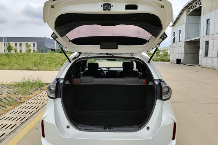 Used Honda LIFE 2021 1.5L CVT SPORT Heartbeat Edition Trunk