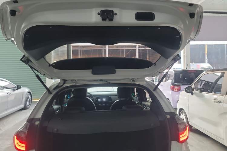 Used Honda LIFE 2021 1.5L CVT SPORT Heartbeat Edition Trunk