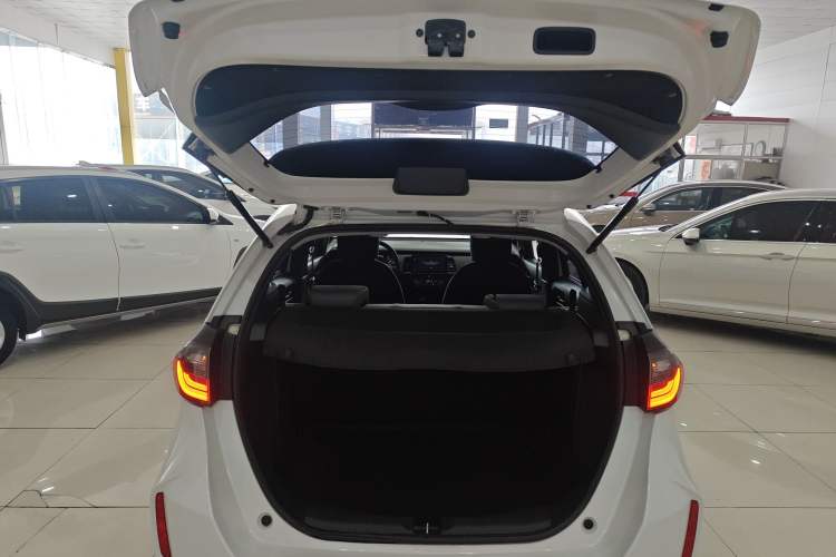 Used Honda LIFE 2021 1.5L CVT SPORT Heartbeat Edition Trunk