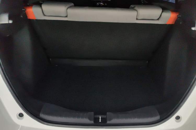 Used Honda LIFE 2021 1.5L CVT SPORT Heartbeat Edition Trunk