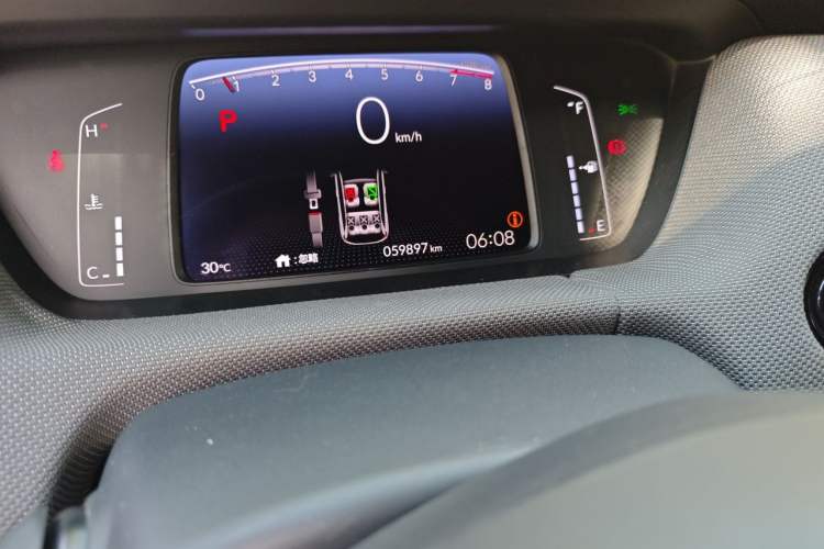 Used Honda LIFE 2021 1.5L CVT CRO-S Fun Edition Odometer Close Up