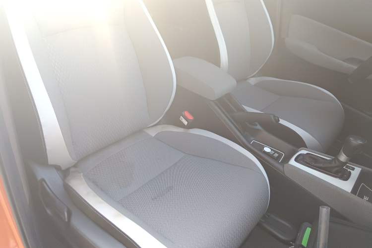 Used Honda LIFE 2021 1.5L CVT CRO-SS Fun Edition Right Front Seat