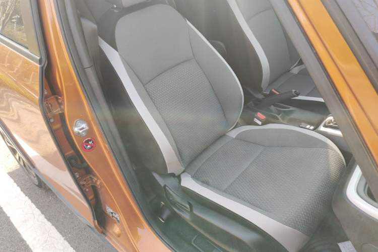 Used Honda LIFE 2021 1.5L CVT CRO-SS Fun Edition Right Front Seat
