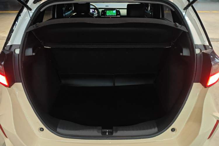 Used Honda LIFE 2021 1.5L CVT SPO-SS Dynamic Edition Trunk