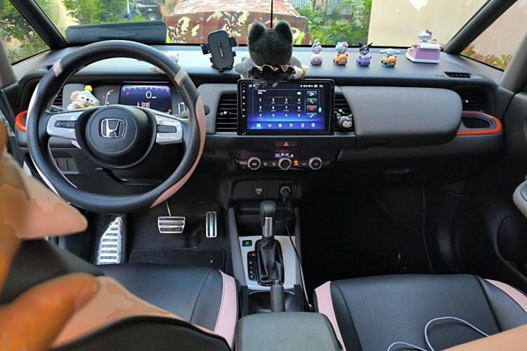 Used Honda LIFE 2023 1.5L CVT SPORT Exciting Edition Center Console