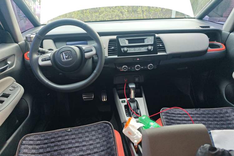 Used Honda LIFE 2023 1.5L CVT SPORT Exciting Edition Center Console