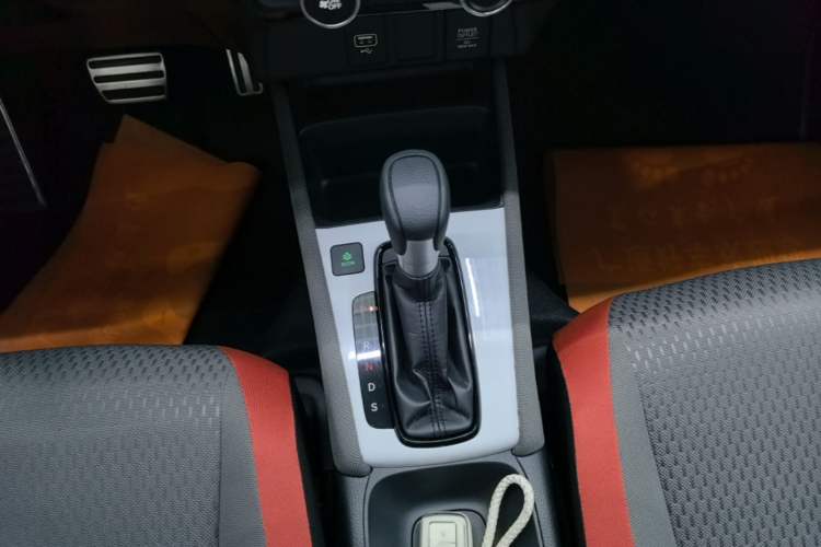 Used Honda LIFE 2023 1.5L CVT SPORT Exciting Edition Gear Lever