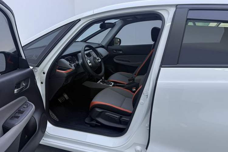Used Honda LIFE 2023 1.5L CVT SPO-SS Dynamic Edition Interior 4