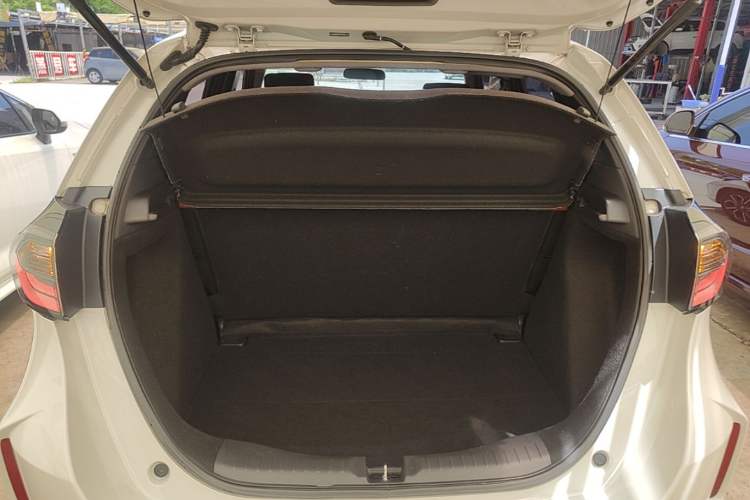 Used Honda LIFE 2023 1.5L CVT SPORT Exciting Edition Trunk