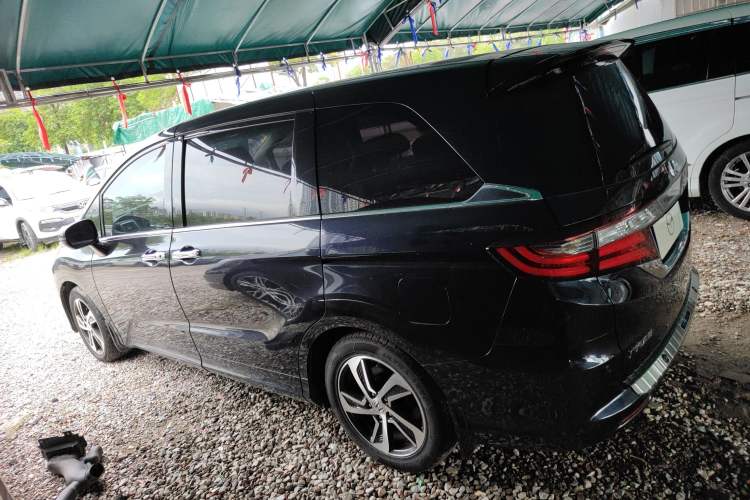 Used Honda Odyssey 2015 Updated Version 2.4L Smart Edition Exterior 3