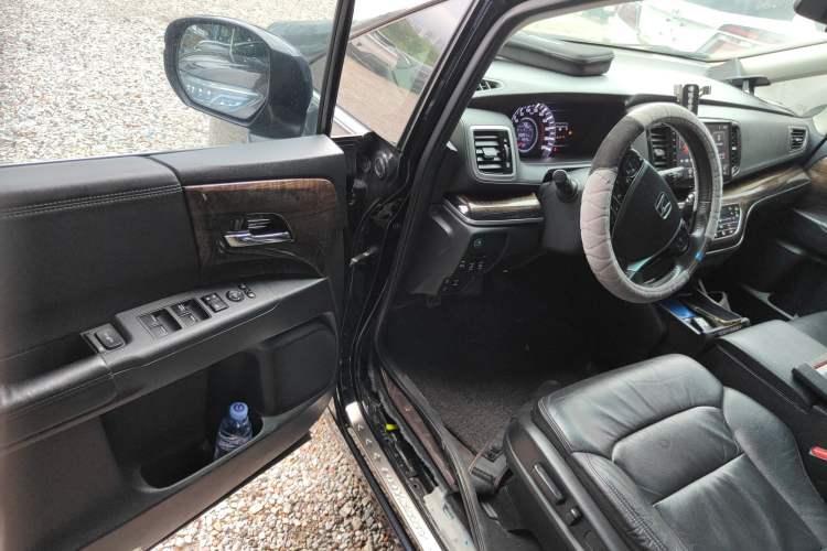 Used Honda Odyssey 2015 Updated Version 2.4L Smart Edition Interior 3
