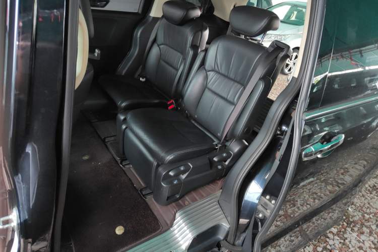 Used Honda Odyssey 2015 Updated Version 2.4L Smart Edition Interior 4
