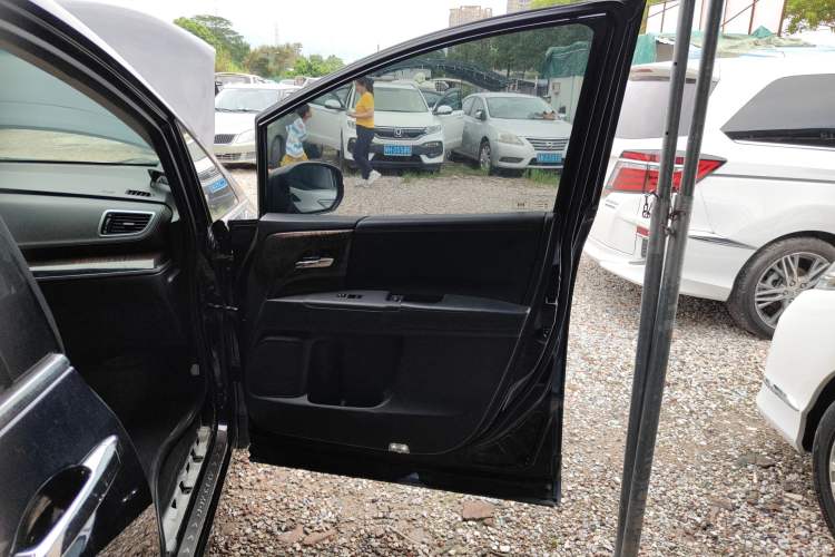 Used Honda Odyssey 2015 Updated Version 2.4L Smart Edition Interior 5