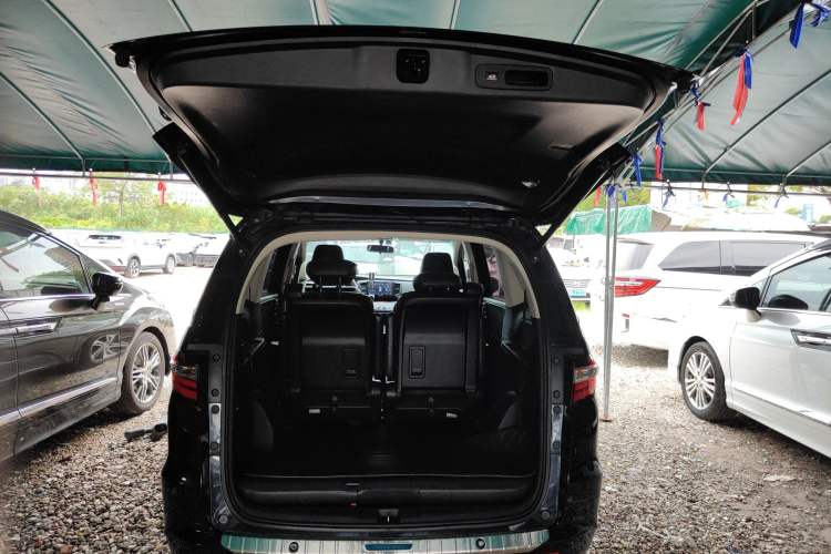 Used Honda Odyssey 2015 Updated Version 2.4L Smart Edition Trunk