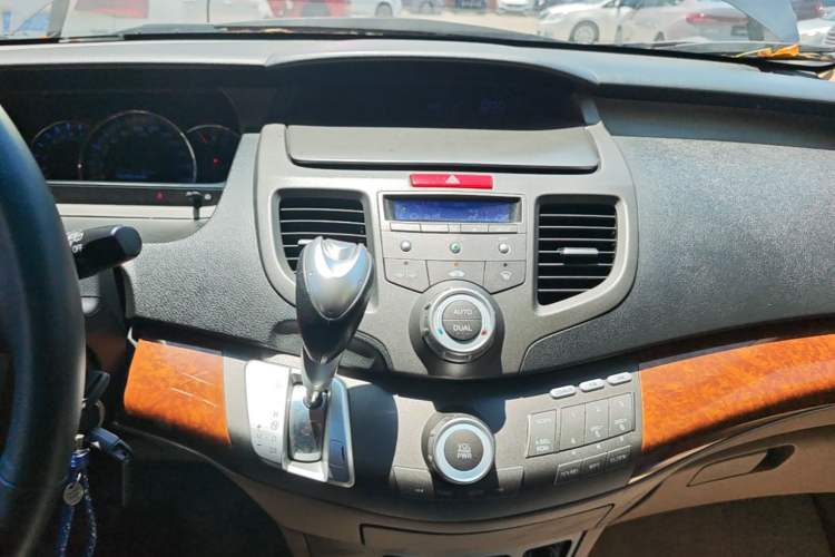 Used Honda Odyssey 2005 2.4L Comfort Edition Audio And AC Panel
