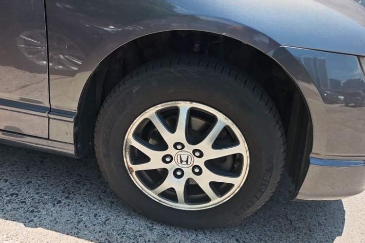 Used Honda Odyssey 2005 2.4L Comfort Edition Right Front Wheel Hub