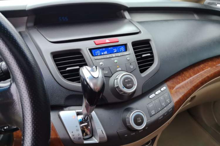 Used Honda Odyssey 2005 2.4L Comfort Edition Audio And AC Panel