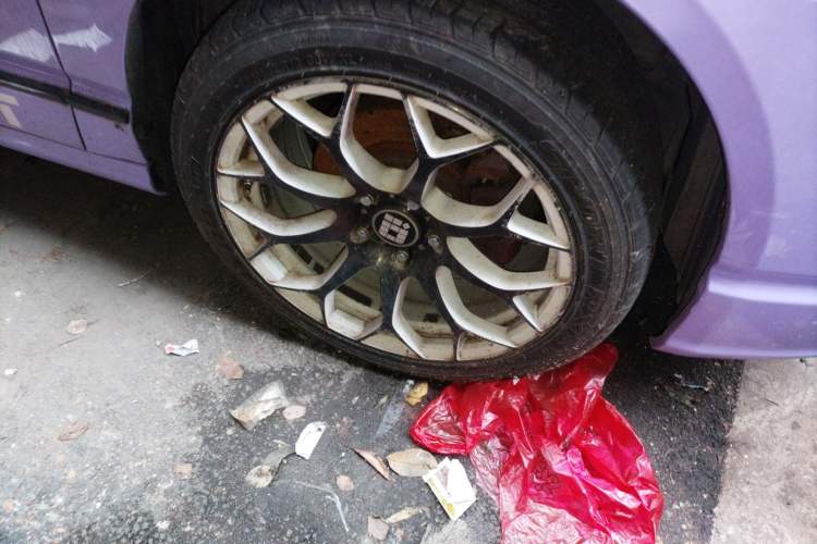 Used Honda Odyssey 2005 2.4L Comfort Edition Right Front Wheel Hub