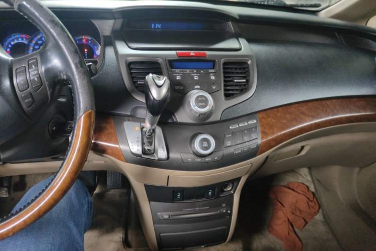 Used Honda Odyssey 2005 2.4L Comfort Edition Audio And AC Panel