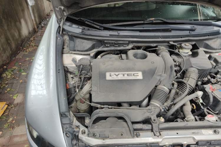 Used Honda Odyssey 2005 2.4L Comfort Edition Engine Bay Right