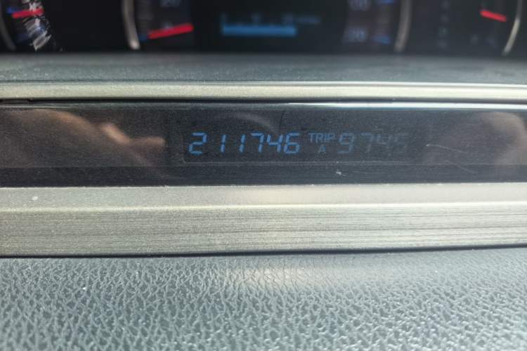 Used Honda Odyssey 2005 2.4L Comfort Edition Odometer Close Up