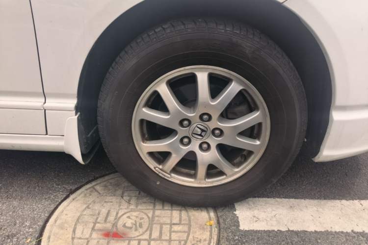 Used Honda Odyssey 2005 2.4L Comfort Edition Right Front Wheel Hub