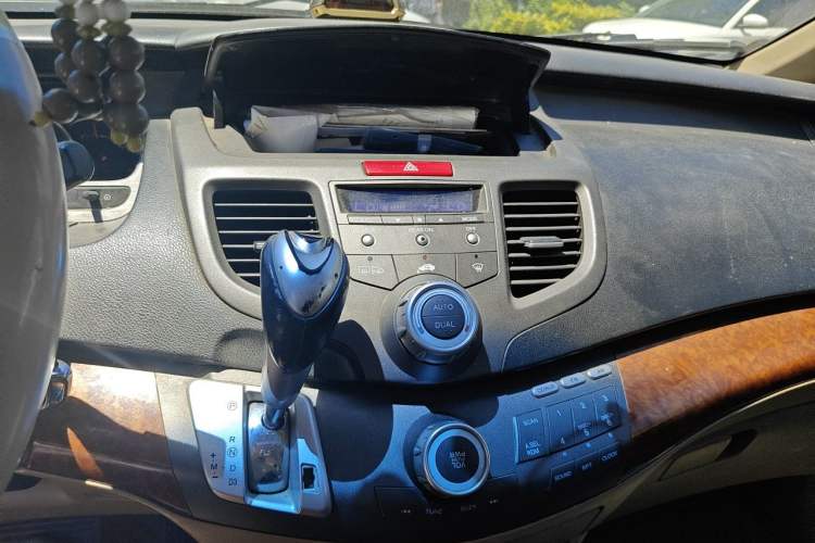 Used Honda Odyssey 2006 2.4L base model Audio And AC Panel