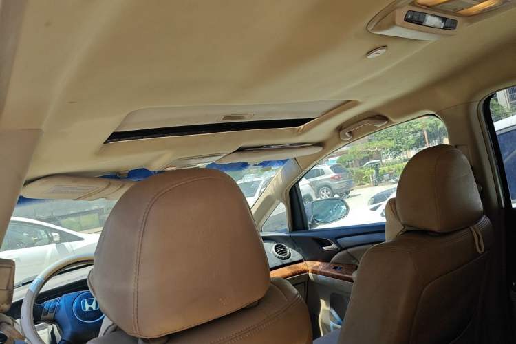 Used Honda Odyssey 2006 2.4L base model Headliner