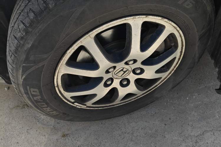 Used Honda Odyssey 2006 2.4L base model Right Front Wheel Hub