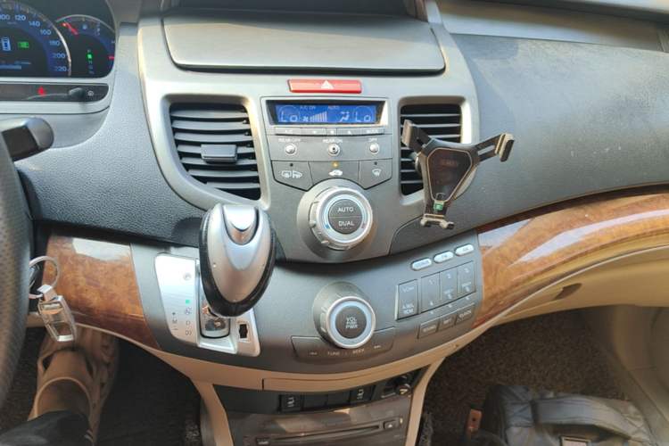 Used Honda Odyssey 2007 2.4L Comfort Edition Audio And AC Panel