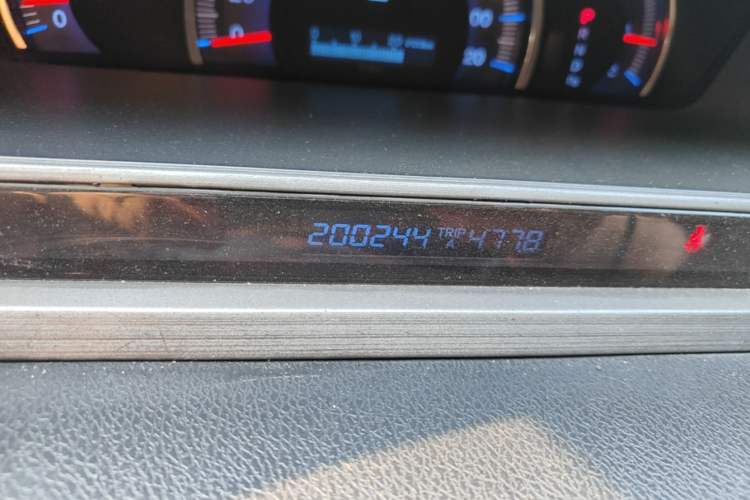 Used Honda Odyssey 2007 2.4L Comfort Edition Odometer Close Up