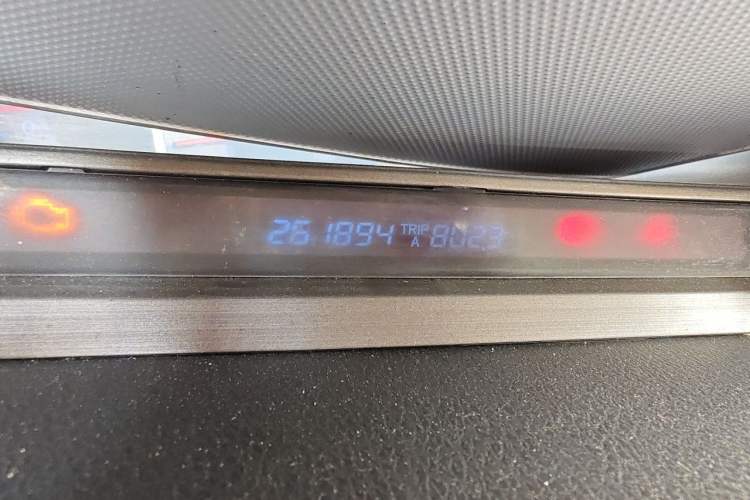 Used Honda Odyssey 2008 2.4L Comfort Edition Odometer Close Up