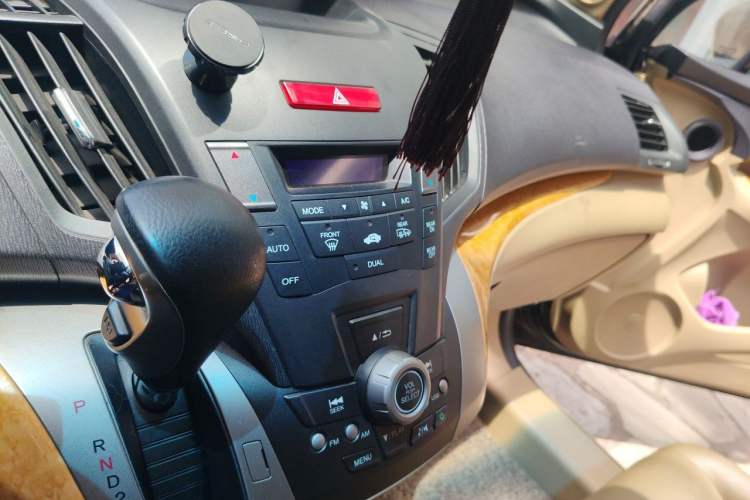 Used Honda Odyssey 2009 2.4L Luxury Edition Audio And AC Panel