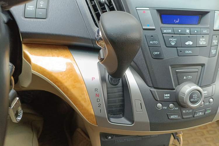 Used Honda Odyssey 2009 2.4L Luxury Edition Gear Lever