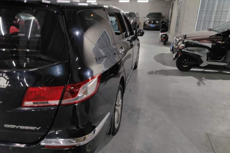 Used Honda Odyssey 2009 2.4L Luxury Edition Right Rear Taillight
