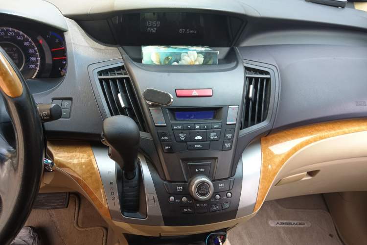 Used Honda Odyssey 2009 2.4L Luxury Edition Audio And AC Panel