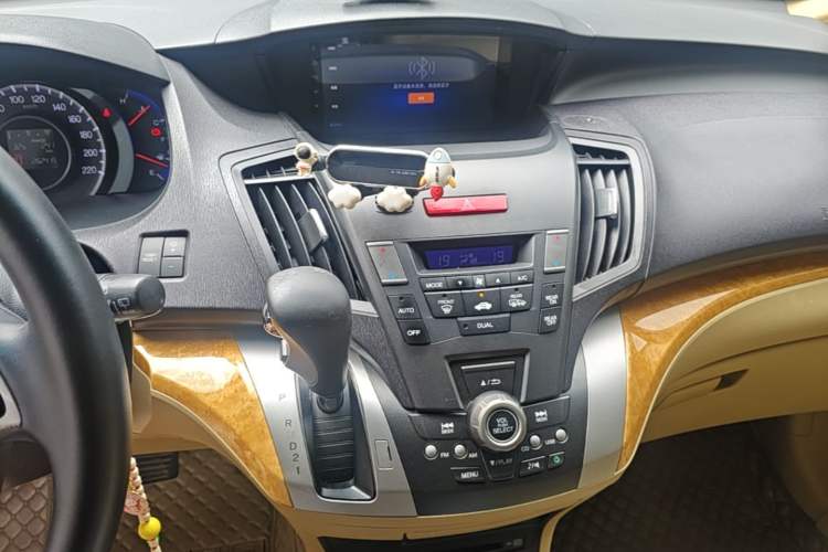 Used Honda Odyssey 2009 2.4L Luxury Edition Audio And AC Panel