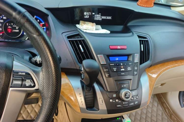 Used Honda Odyssey 2009 2.4L Luxury Edition Audio And AC Panel