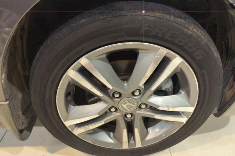 Used Honda Odyssey 2009 2.4L Luxury Edition Right Front Wheel Hub