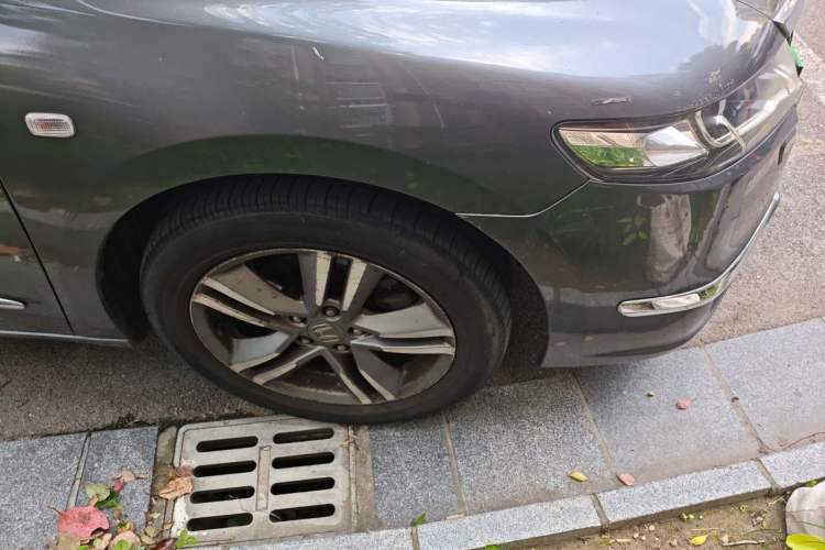 Used Honda Odyssey 2009 2.4L Luxury Edition Right Front Wheel Hub