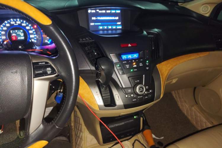 Used Honda Odyssey 2009 2.4L Luxury Edition Audio And AC Panel