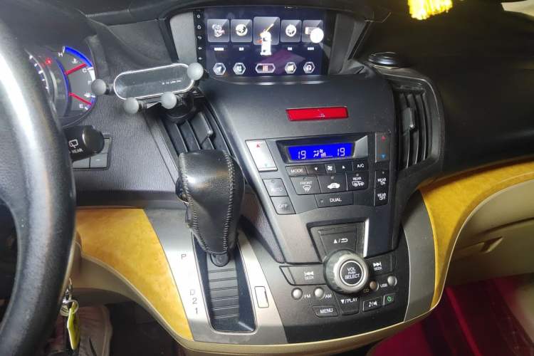 Used Honda Odyssey 2009 2.4L Luxury Edition Audio And AC Panel