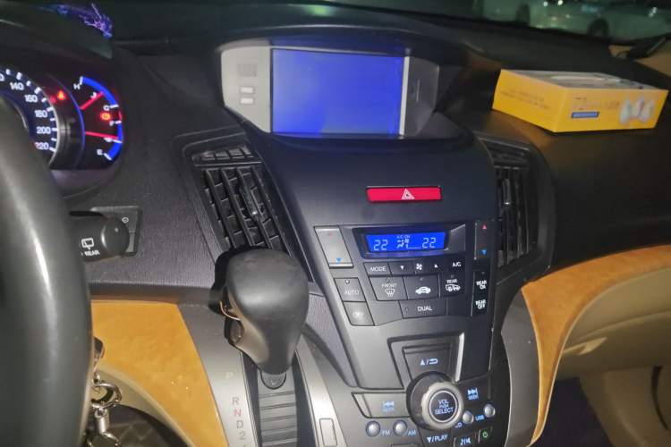 Used Honda Odyssey 2009 2.4L Luxury Edition Audio And AC Panel