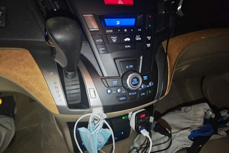 Used Honda Odyssey 2009 2.4L Luxury Edition Audio And AC Panel