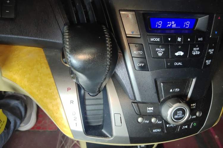 Used Honda Odyssey 2009 2.4L Luxury Edition Gear Lever