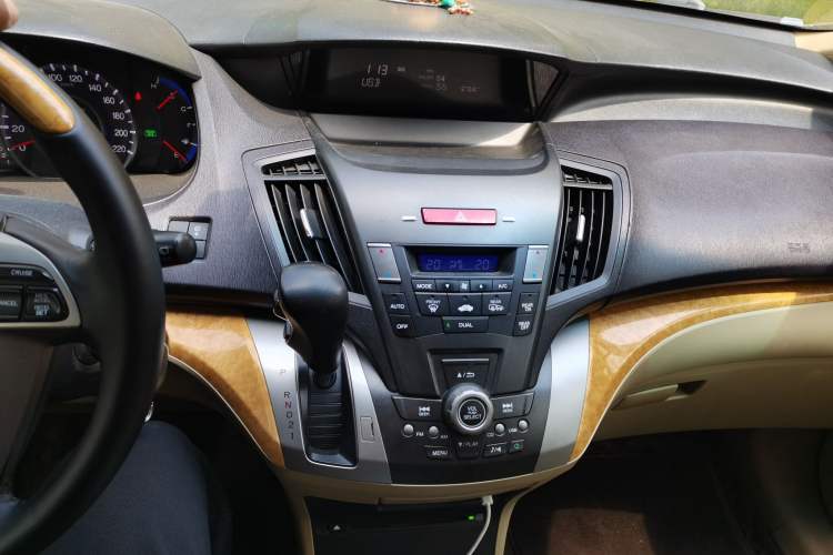 Used Honda Odyssey 2009 2.4L Comfort Edition Audio And AC Panel