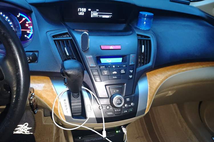 Used Honda Odyssey 2009 2.4L Luxury Edition Audio And AC Panel